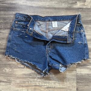 Sz 36 VTG Levi’s 505 High Waisted Denim Distressed Short